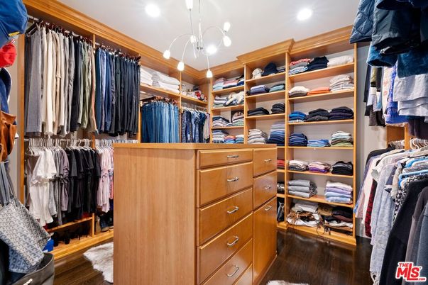 Interior, Pendant Lights, Recessed Lighting, Walk-in Closets, Wood Texture Flooring