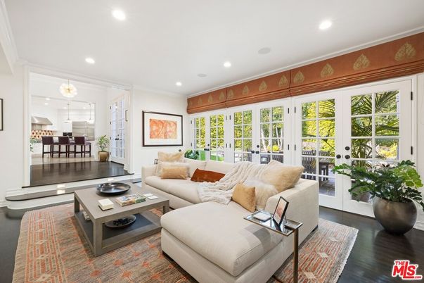 Interior, Living room, Pendant Lights, Recessed Lighting, Wood Texture Flooring
