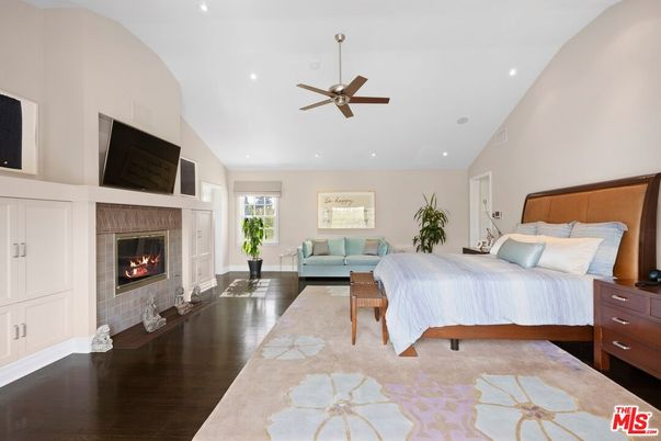 Bedroom, Fireplace, Interior, Recessed Lighting, Wood Texture Flooring