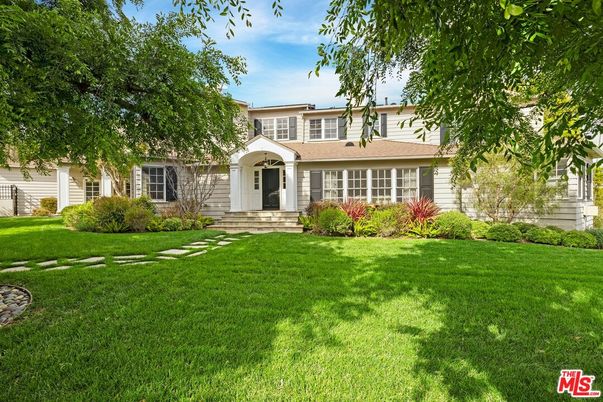 Backyard, Exterior, Facade, Cape Cod