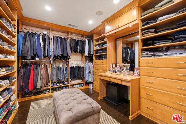 Interior, Recessed Lighting, Walk-in Closets, Wood Texture Flooring