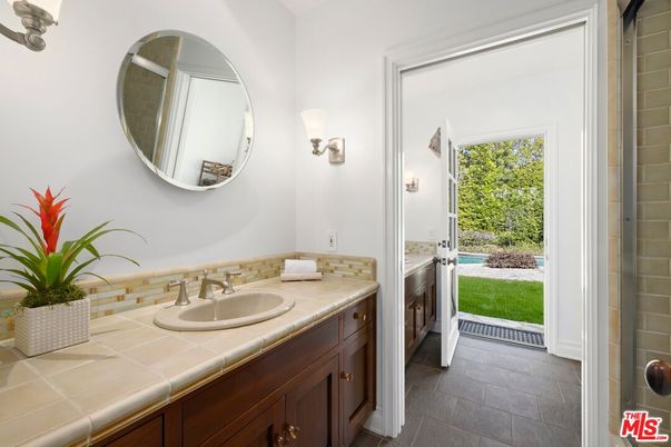 Bathroom, Interior, Tile Countertops
