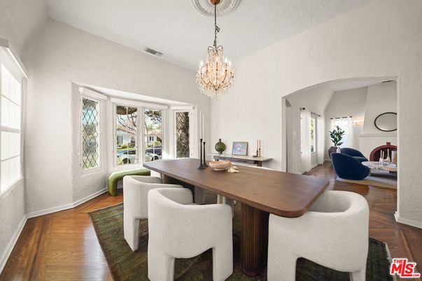 Chandelier, Dining room, Fireplace, Interior, Wood Texture Flooring