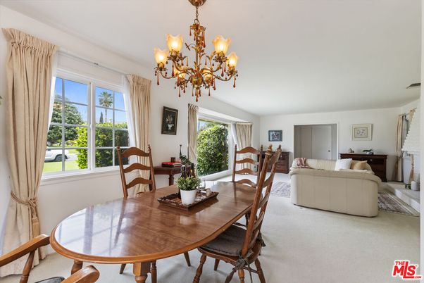 Chandelier, Dining room, Interior, Living room