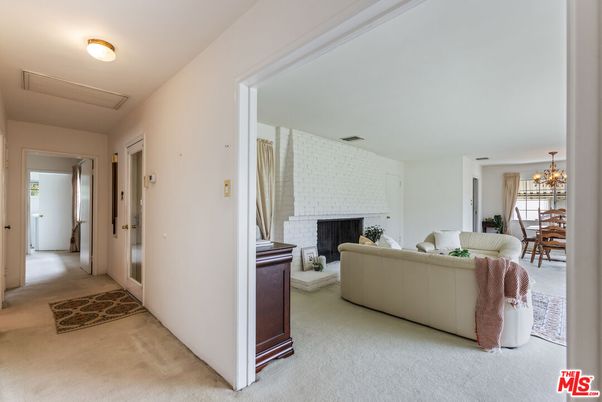 Chandelier, Dining room, Fireplace, Interior, Living room
