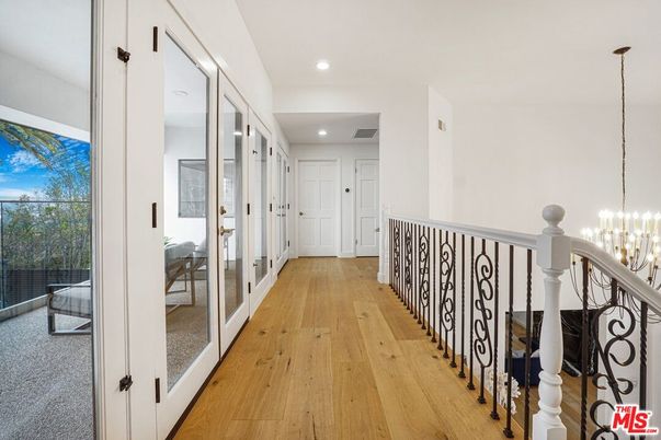 Interior, Pendant Lights, Recessed Lighting, Wood Texture Flooring