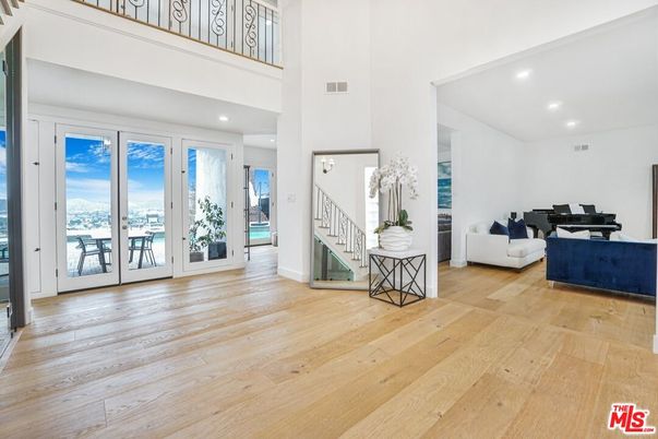 Interior, Living room, Piano, Recessed Lighting, Wood Texture Flooring
