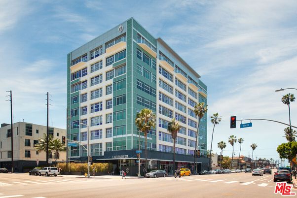 Exterior, Facade, Condo Building