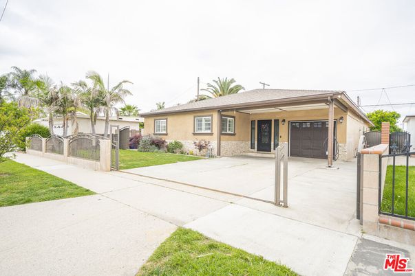 Attached, Backyard, Exterior, Facade, Ranch
