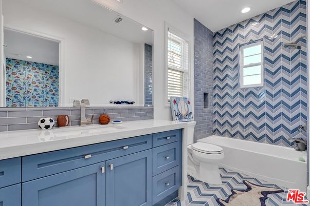 Bathroom, Interior, Recessed Lighting