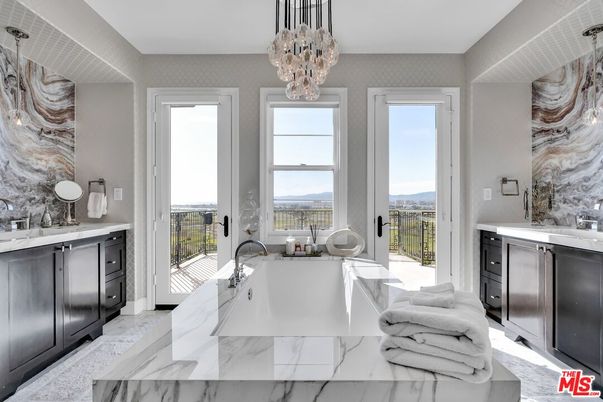 Chandelier, Interior, Kitchen, Marble, Pendant Lights