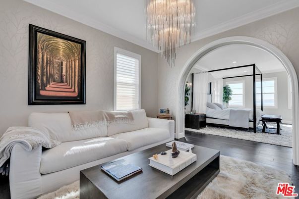 Chandelier, Interior, Living room, Recessed Lighting, Wood Texture Flooring