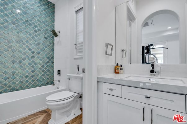 Bathroom, Interior, Recessed Lighting, Wood Texture Flooring