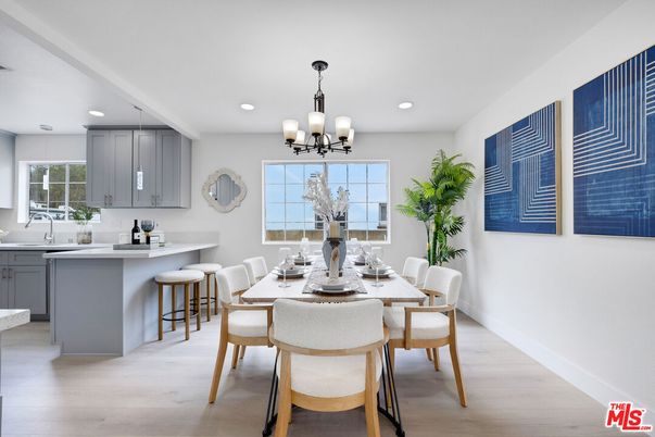 Chandelier, Dining room, Interior, Kitchen, Recessed Lighting, Wood Texture Flooring