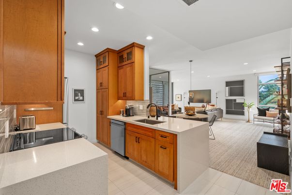 Interior, Kitchen, Living room, Pendant Lights, Recessed Lighting, Stainless Steel Appliances