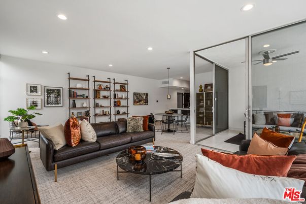 Dining room, Interior, Living room, Pendant Lights, Recessed Lighting