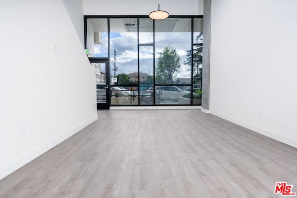 Empty room, Interior, Pendant Lights, Wood Texture Flooring