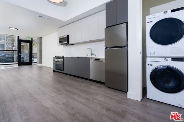 Interior, Kitchen, Recessed Lighting, Washer, Wood Texture Flooring