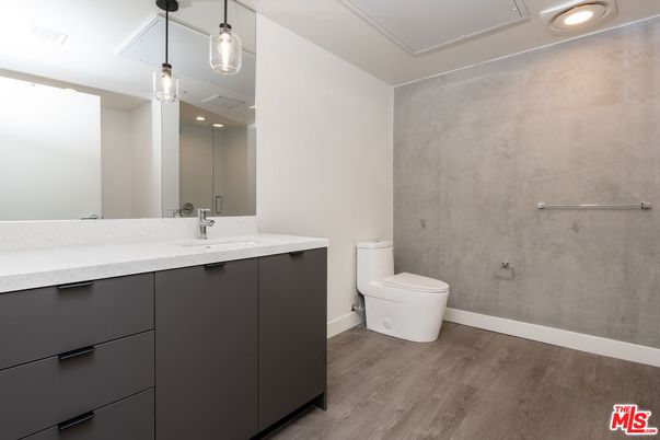 Bathroom, Interior, Pendant Lights, Recessed Lighting, Wood Texture Flooring