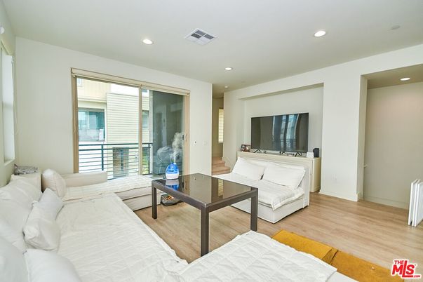 Bedroom, Interior, Living room, Recessed Lighting, Wood Texture Flooring