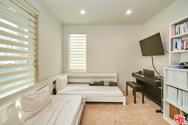 Bedroom, Interior, Piano, Recessed Lighting