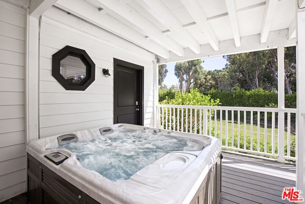 Exterior, Hot Tub