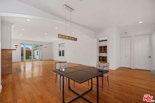 Interior, Pendant Lights, Recessed Lighting, Wood Texture Flooring