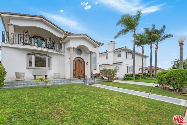 Backyard, Exterior, Facade, Mediterranean