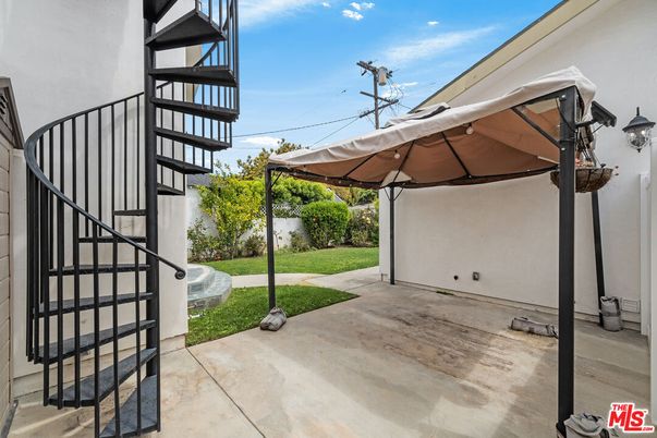Detached Garage, Exterior