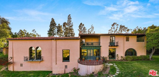 Backyard, Exterior, Facade, Mediterranean