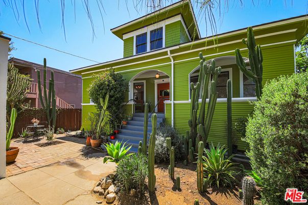 Exterior, Facade, American Foursquare