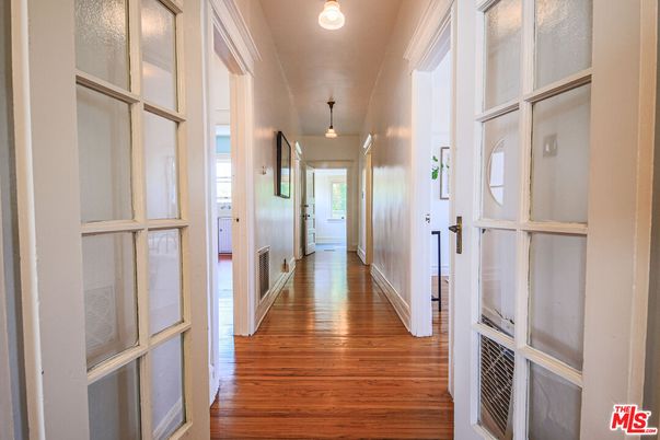 Interior, Pendant Lights, Wood Texture Flooring