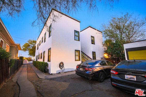 Exterior, Facade, None