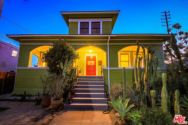 Exterior, Facade, American Foursquare