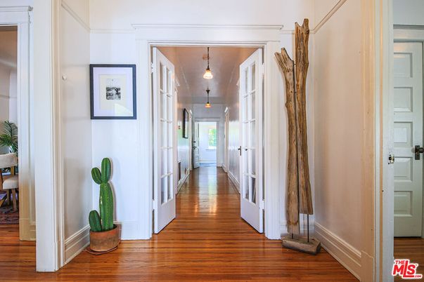 Interior, Pendant Lights, Wood Texture Flooring