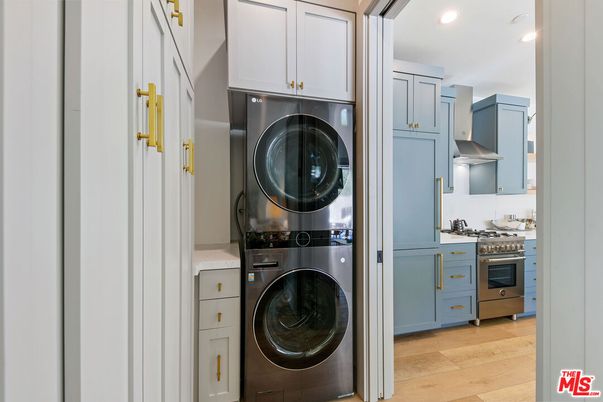 Interior, Recessed Lighting, Utility Closets, Washer, Wood Texture Flooring