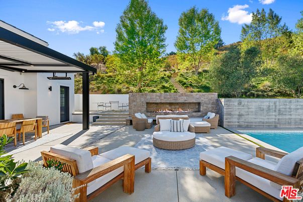 Exterior, Fireplace, Pool