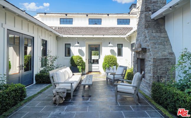 Exterior, Fireplace