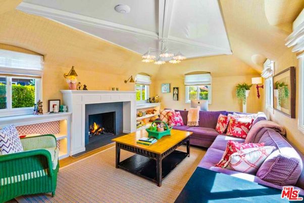 Chandelier, Fireplace, Interior, Living room