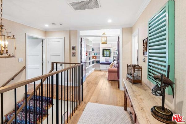 Interior, Pendant Lights, Recessed Lighting, Wood Texture Flooring