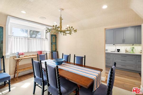 Chandelier, Dining room, Interior, Recessed Lighting, Wood Texture Flooring
