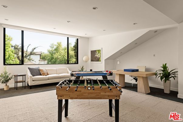 Billiard Table, Game Room, Interior, Recessed Lighting