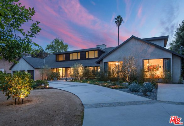Backyard, Exterior, Facade, Farmhouse