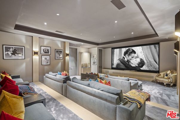 Interior, Living room, Projection Screen, Recessed Lighting, Theatre Room