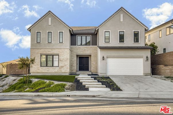 Attached, Exterior, Facade, Brick Facade, Rowhouse