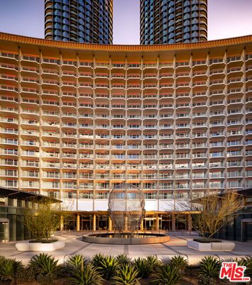 Exterior, Facade, Condo Building