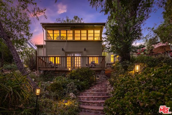 Backyard, Exterior, Facade, Modern