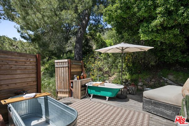 Exterior, Hot Tub
