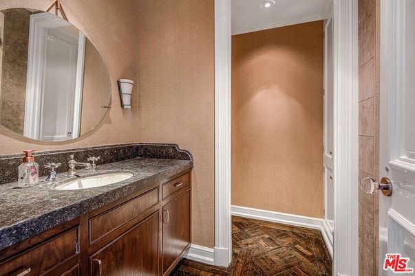 Bathroom, Interior, Recessed Lighting, Wood Texture Flooring