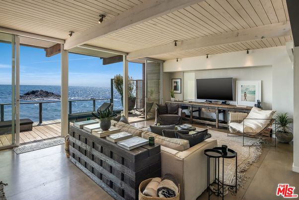 Interior, Living room, Water, Wooden Beams, Wooden Ceilings